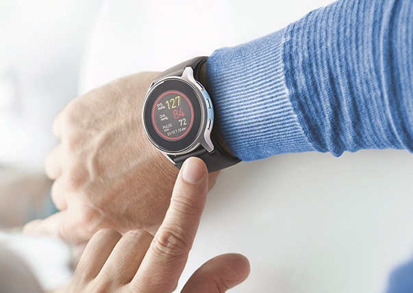 omron-smartwatch-blood-pressure.jpg